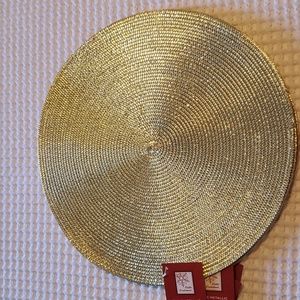 6 NWT GOLD Placemats